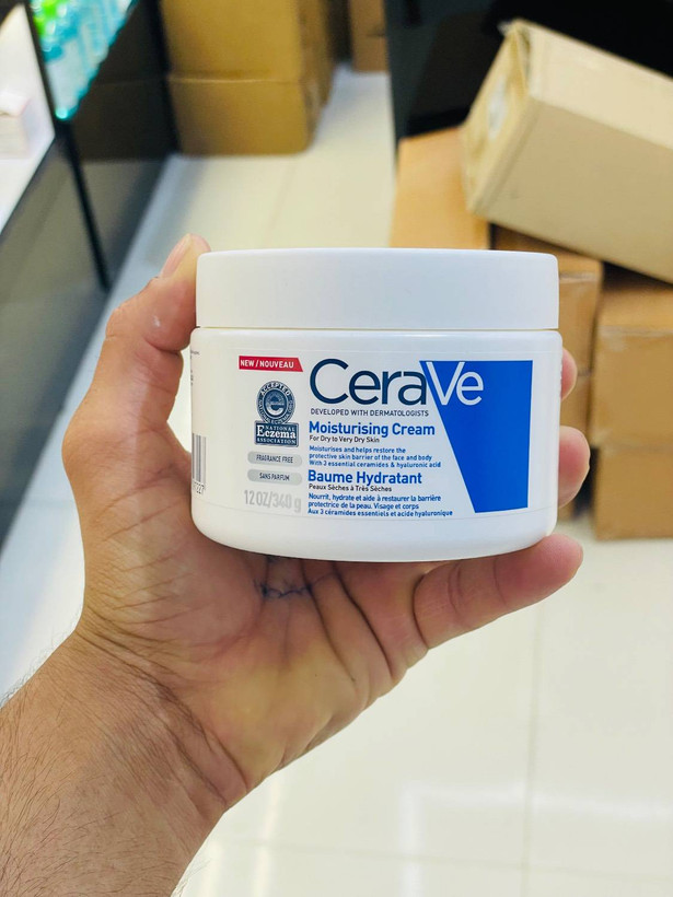 کرم مرطوب کننده دست و بدن و صورت سراوی مدل Essential Ceramides مناسب برای انواع پوست وزن 454 گرم