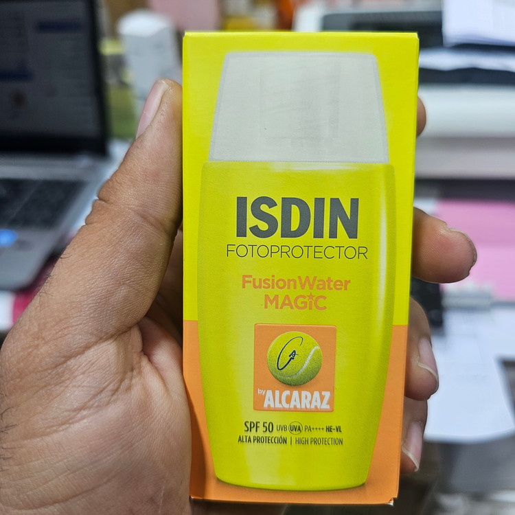 ضدآفتاب ایزدین فیوژن واتر مجیک SPF50 آلکاراز بافت سبک سریع جذب بدون چربی